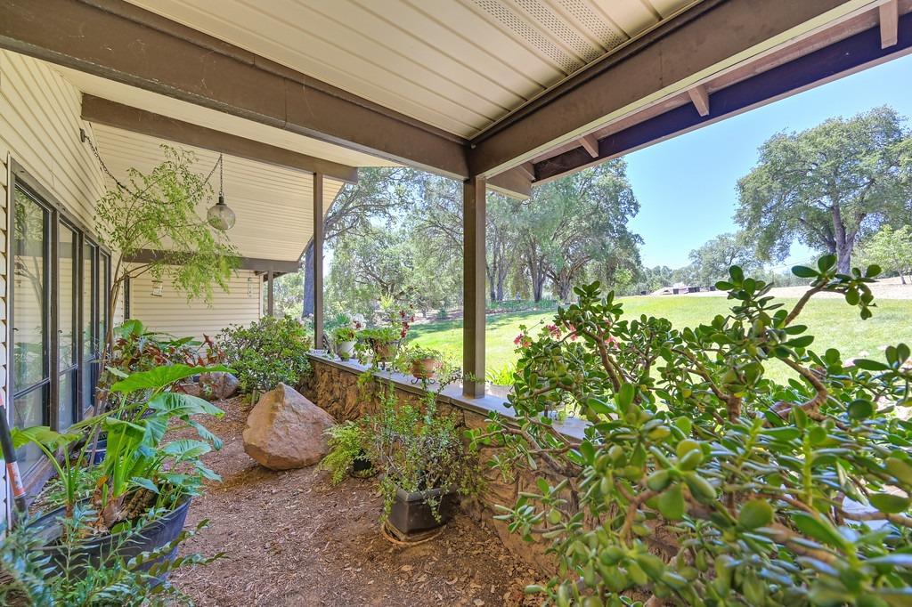 Detail Gallery Image 15 of 56 For 2050 Deer Valley Rd, Rescue,  CA 95672 - 3 Beds | 2/1 Baths
