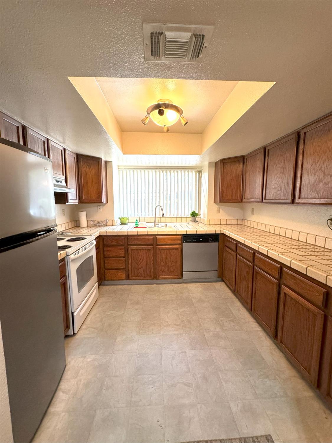 Detail Gallery Image 11 of 36 For 4701 College Oak Dr #16,  Sacramento,  CA 95841 - 2 Beds | 2/1 Baths