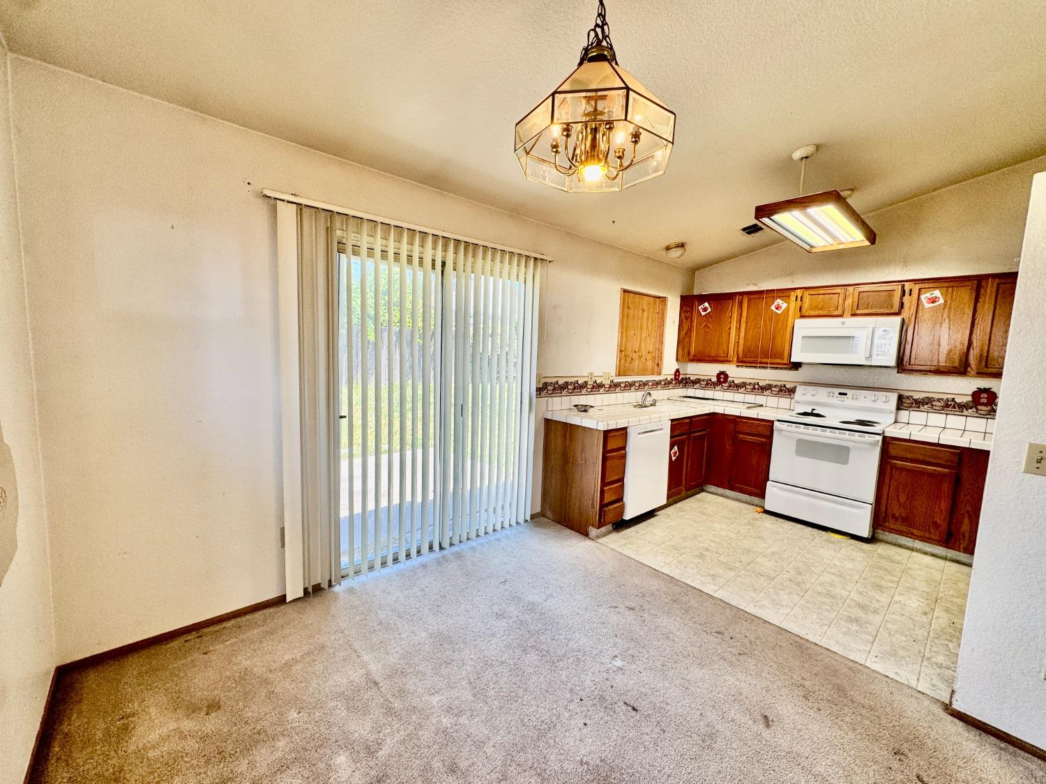 Detail Gallery Image 5 of 21 For 5216 Barbados Ct, Stockton,  CA 95210 - 3 Beds | 2 Baths