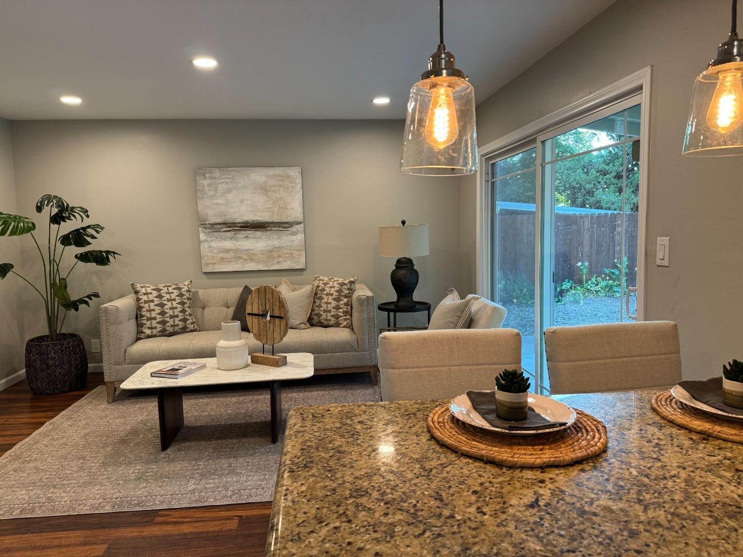 Detail Gallery Image 9 of 28 For 4825 Rockland Way, Fair Oaks,  CA 95628 - 4 Beds | 2/1 Baths