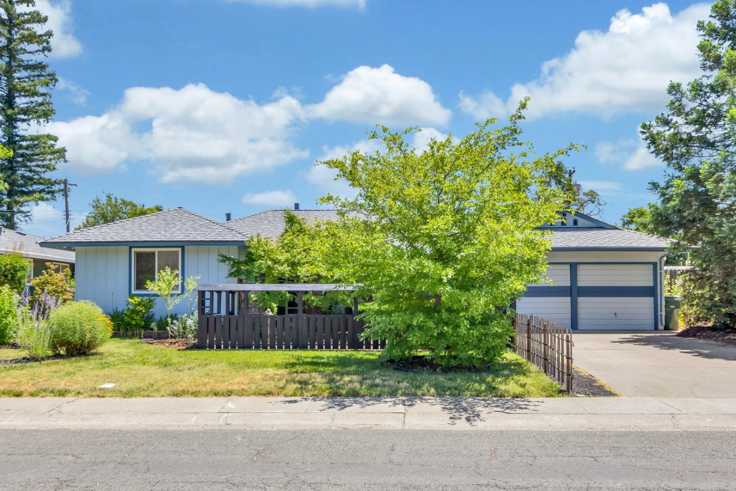 Detail Gallery Image 1 of 1 For 4816 D Pkwy, Sacramento,  CA 95823 - 3 Beds | 1/1 Baths