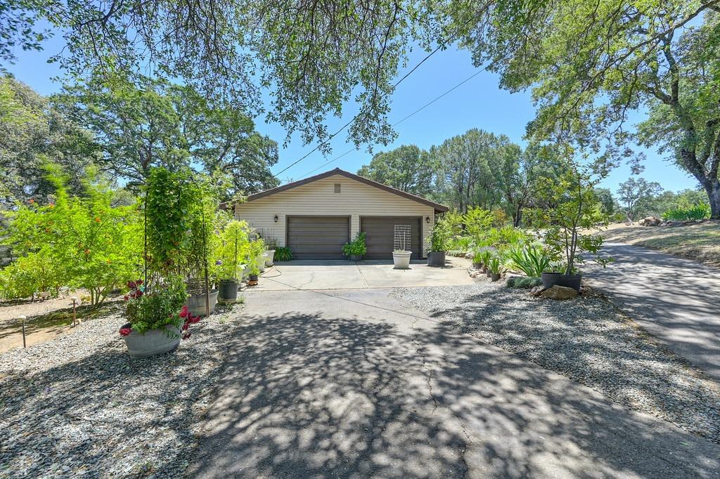 Detail Gallery Image 5 of 56 For 2050 Deer Valley Rd, Rescue,  CA 95672 - 3 Beds | 2/1 Baths
