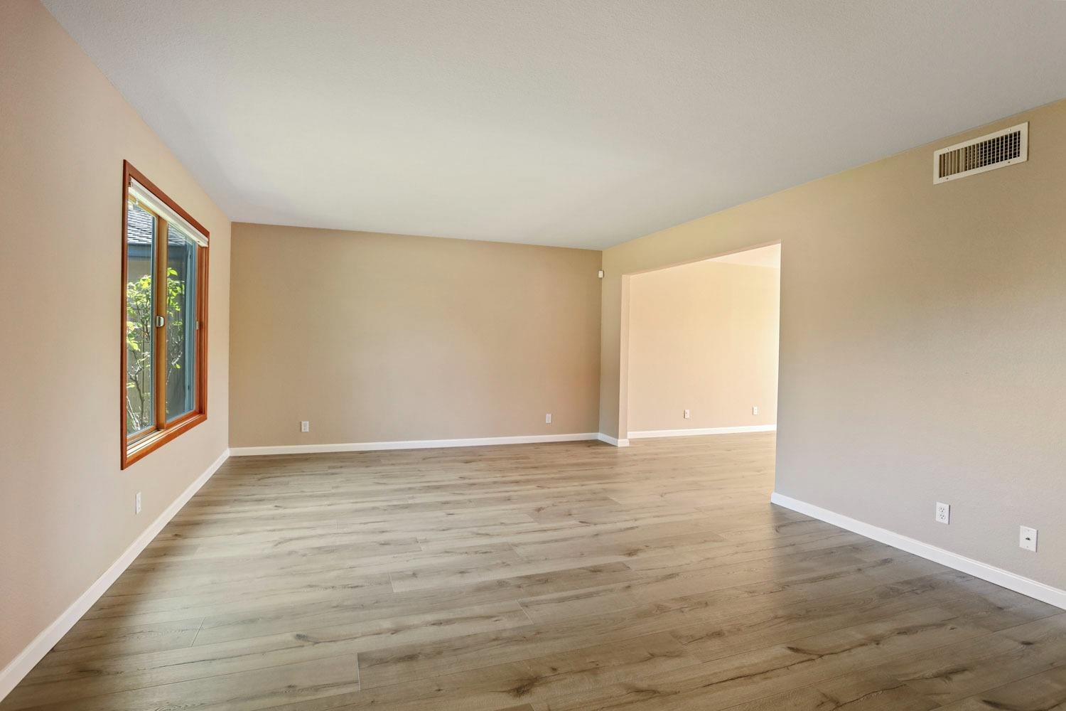 Detail Gallery Image 9 of 60 For 3710 S Portsmouth Cir, Stockton,  CA 95219 - 4 Beds | 2/1 Baths