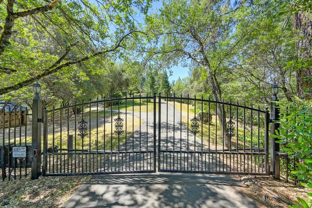 Detail Gallery Image 4 of 69 For 12585 Rock Creek Rd, Placerville,  CA 95667 - 4 Beds | 3 Baths