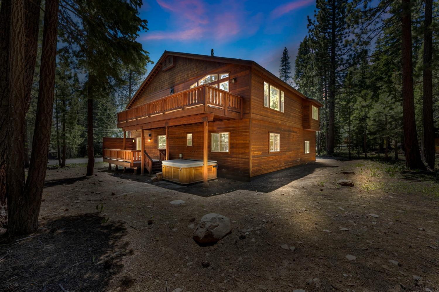 Detail Gallery Image 4 of 98 For 13940 Tyrol Rd, Truckee,  CA 96161 - 4 Beds | 3/1 Baths