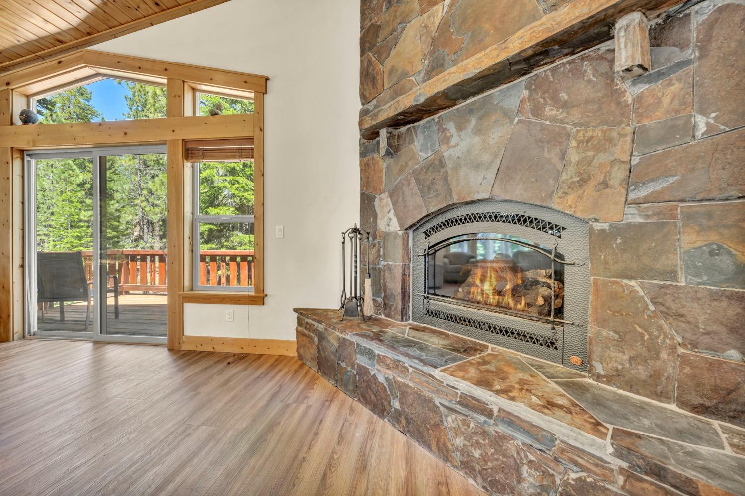 Detail Gallery Image 22 of 98 For 13940 Tyrol Rd, Truckee,  CA 96161 - 4 Beds | 3/1 Baths