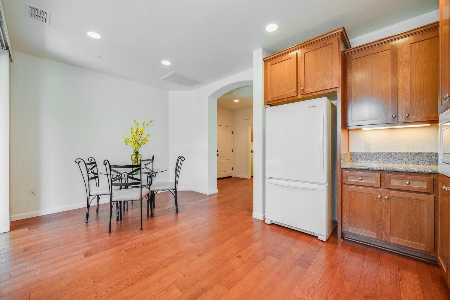 Detail Gallery Image 12 of 27 For 1353 Volonne Dr, Roseville,  CA 95747 - 2 Beds | 2 Baths