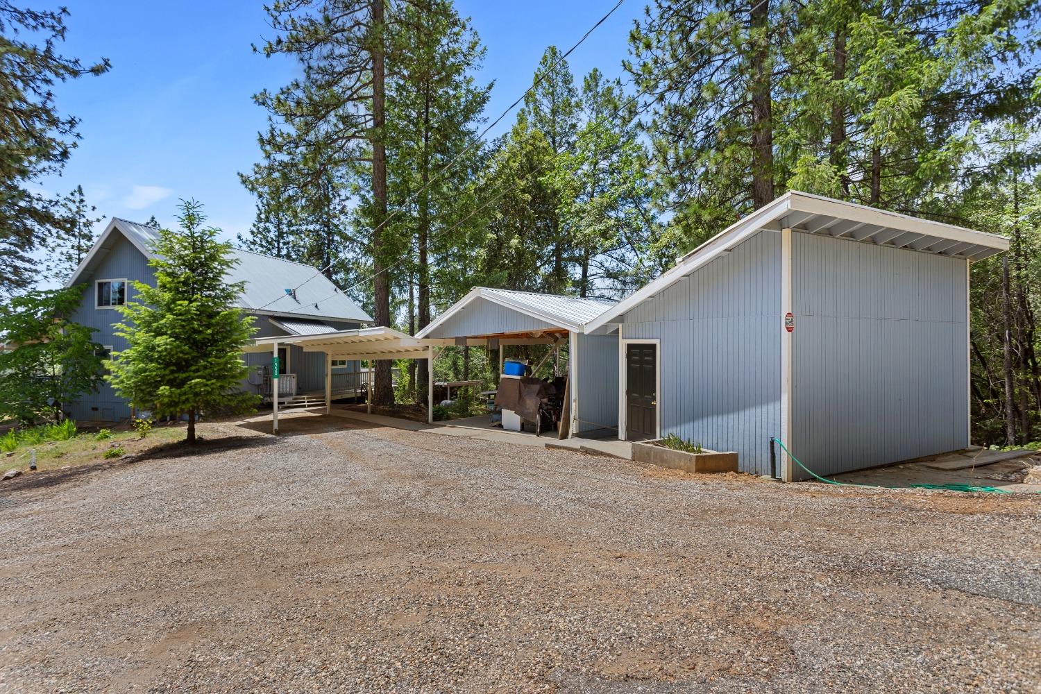 Detail Gallery Image 8 of 40 For 1550 Garrett Rd, Gold Run,  CA 95717 - 2 Beds | 2 Baths