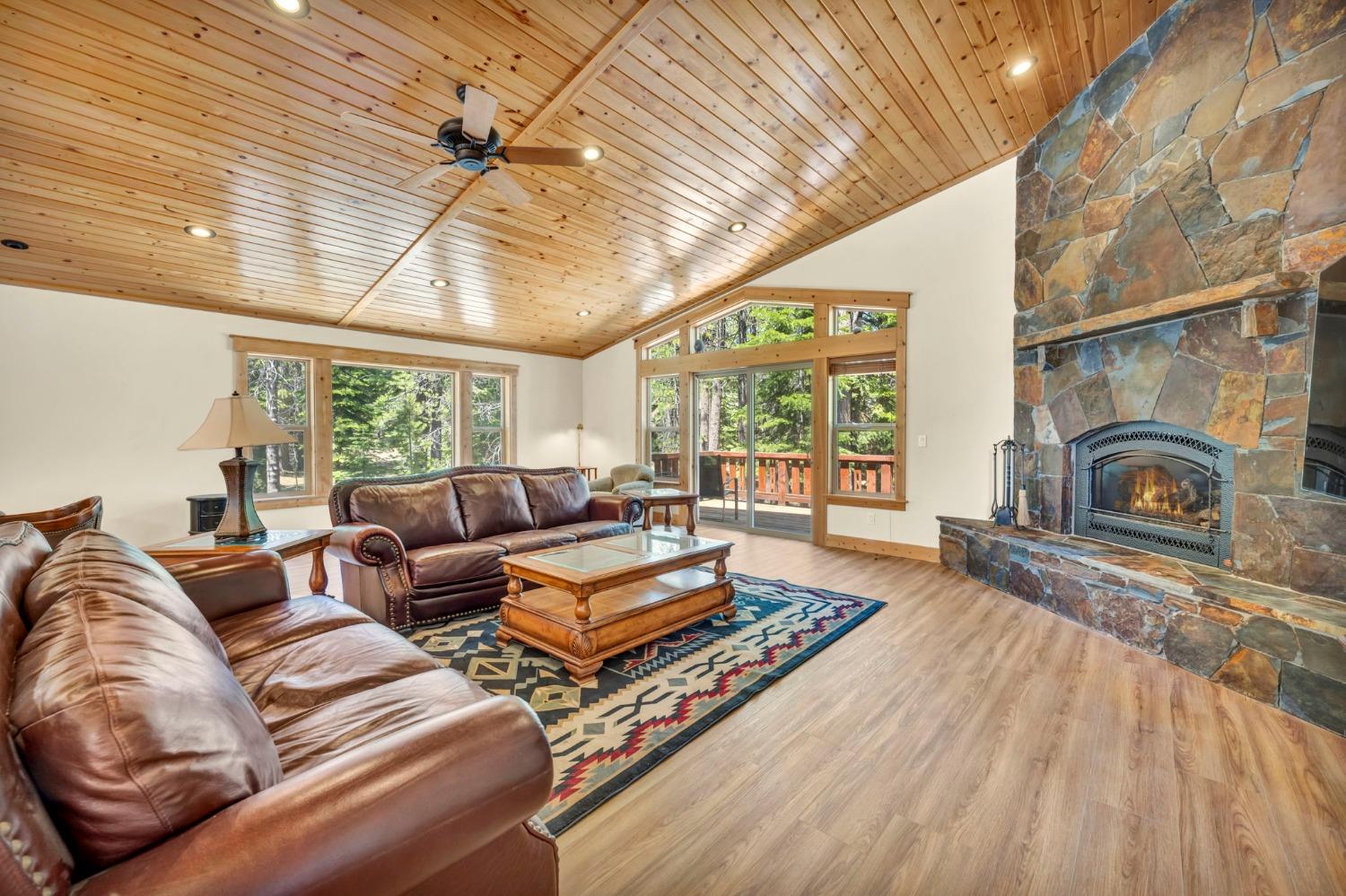 Detail Gallery Image 21 of 98 For 13940 Tyrol Rd, Truckee,  CA 96161 - 4 Beds | 3/1 Baths