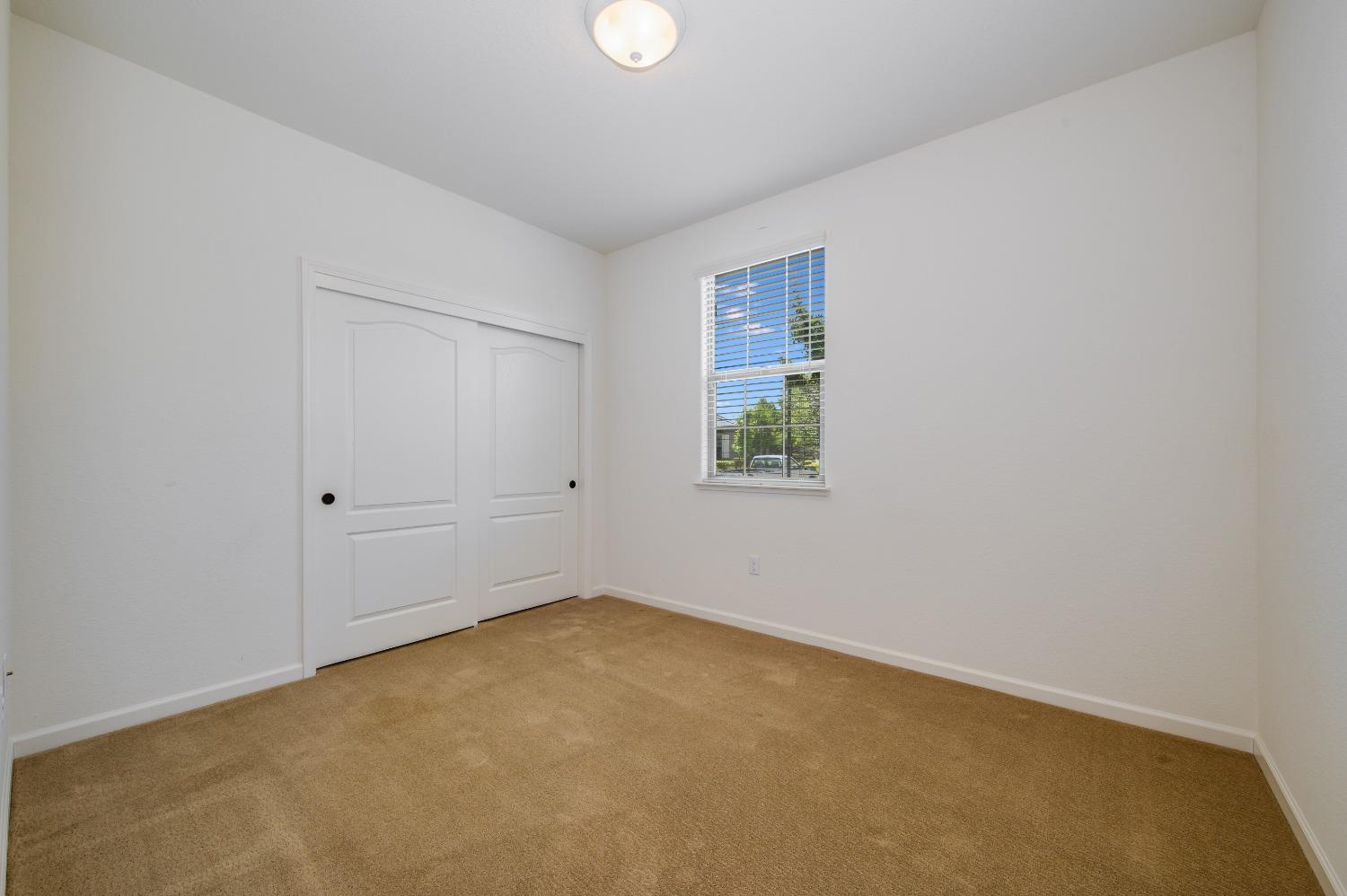 Detail Gallery Image 4 of 27 For 1353 Volonne Dr, Roseville,  CA 95747 - 2 Beds | 2 Baths