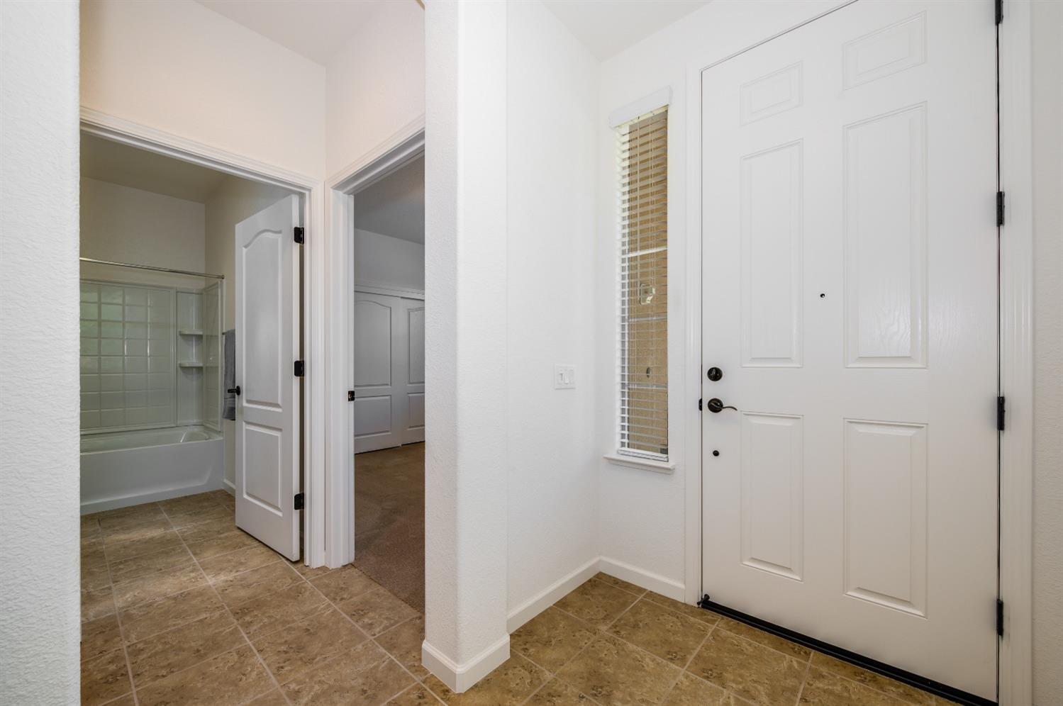 Detail Gallery Image 3 of 27 For 1353 Volonne Dr, Roseville,  CA 95747 - 2 Beds | 2 Baths