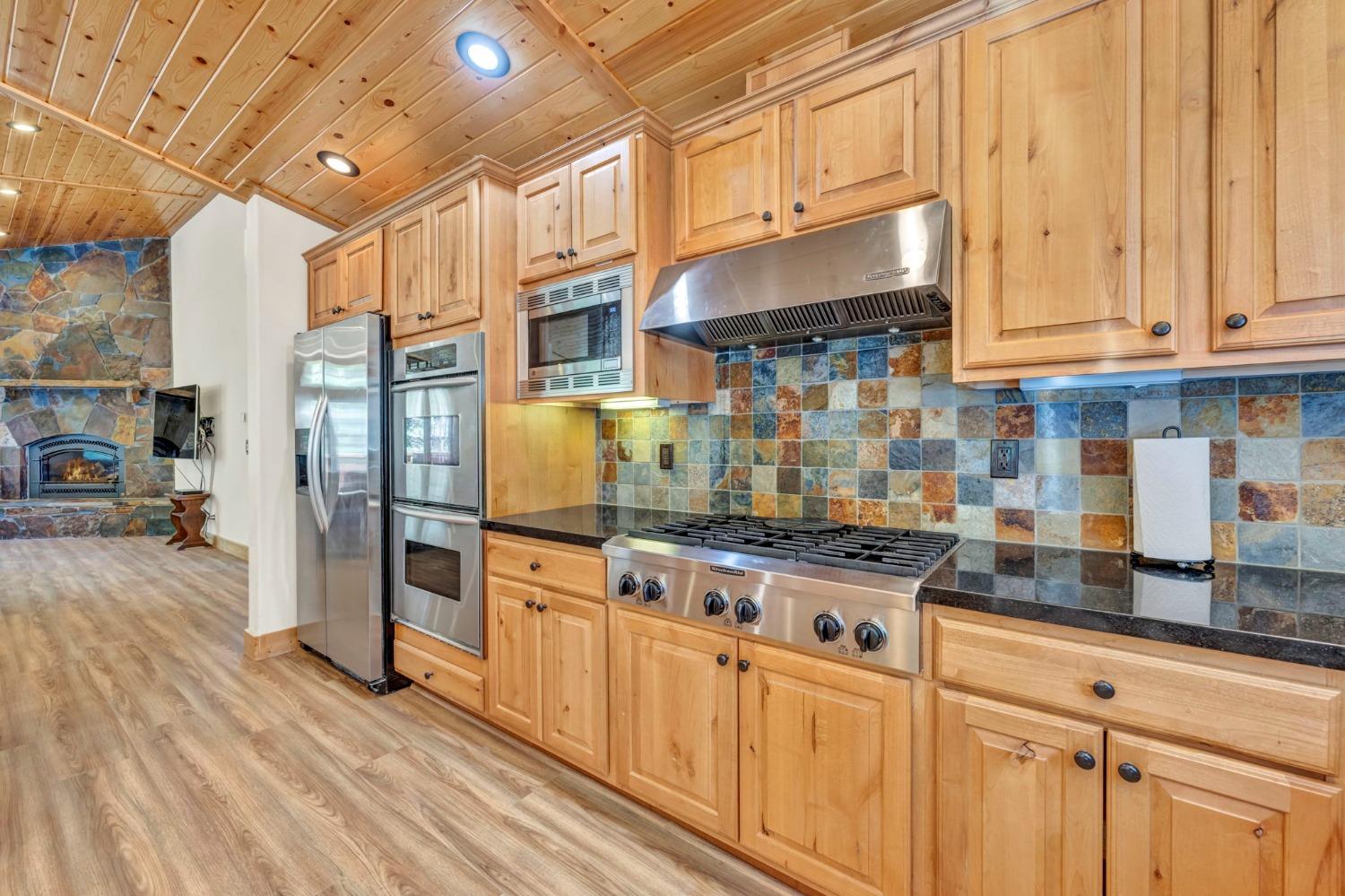 Detail Gallery Image 9 of 98 For 13940 Tyrol Rd, Truckee,  CA 96161 - 4 Beds | 3/1 Baths