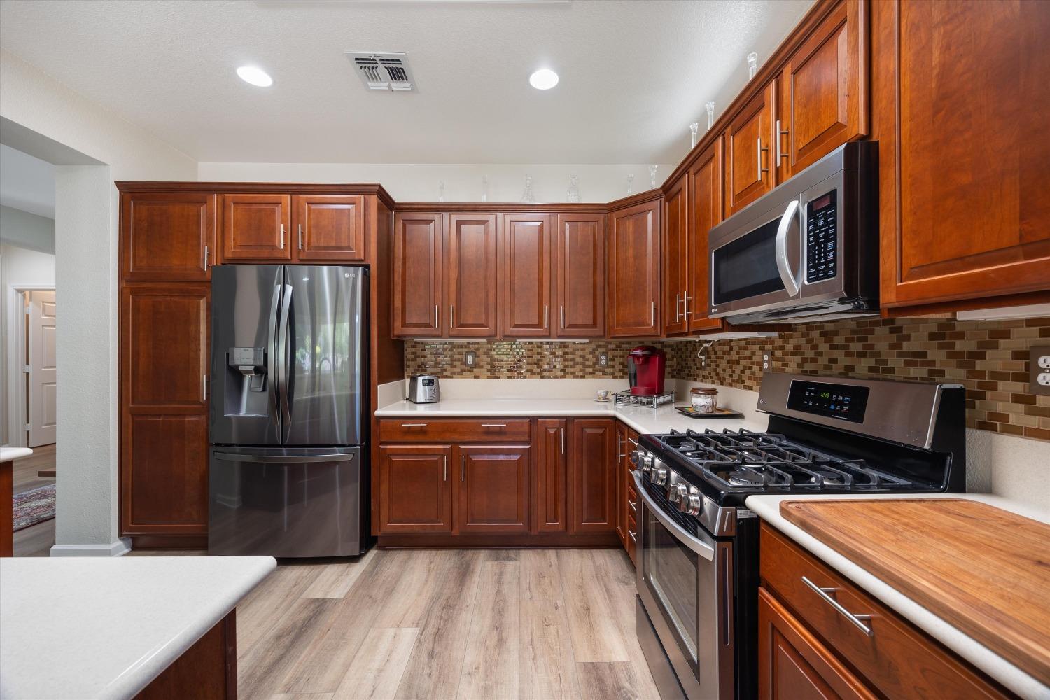 Detail Gallery Image 11 of 35 For 1349 Tallac Lane, Lincoln,  CA 95648 - 2 Beds | 2 Baths