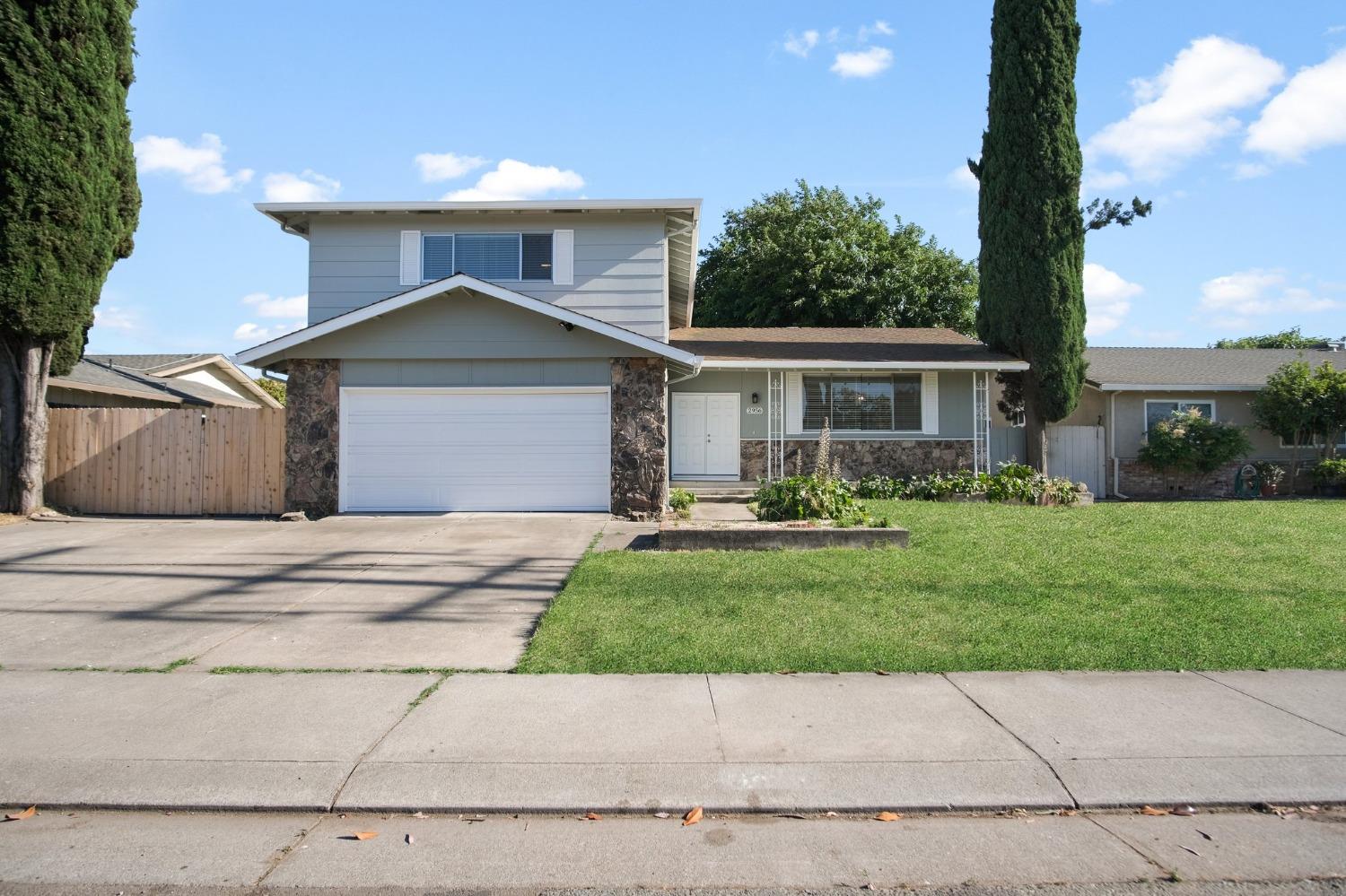 Detail Gallery Image 1 of 30 For 2956 W Hammer Ln, Stockton,  CA 95209 - 4 Beds | 2/1 Baths