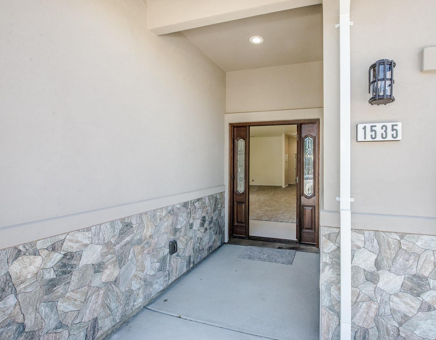 Detail Gallery Image 2 of 37 For 1535 Hutchison Valley Dr, Woodland,  CA 95776 - 3 Beds | 2 Baths