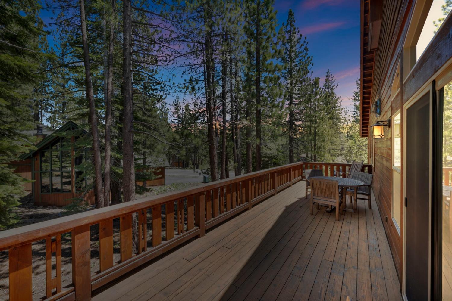 Detail Gallery Image 6 of 98 For 13940 Tyrol Rd, Truckee,  CA 96161 - 4 Beds | 3/1 Baths