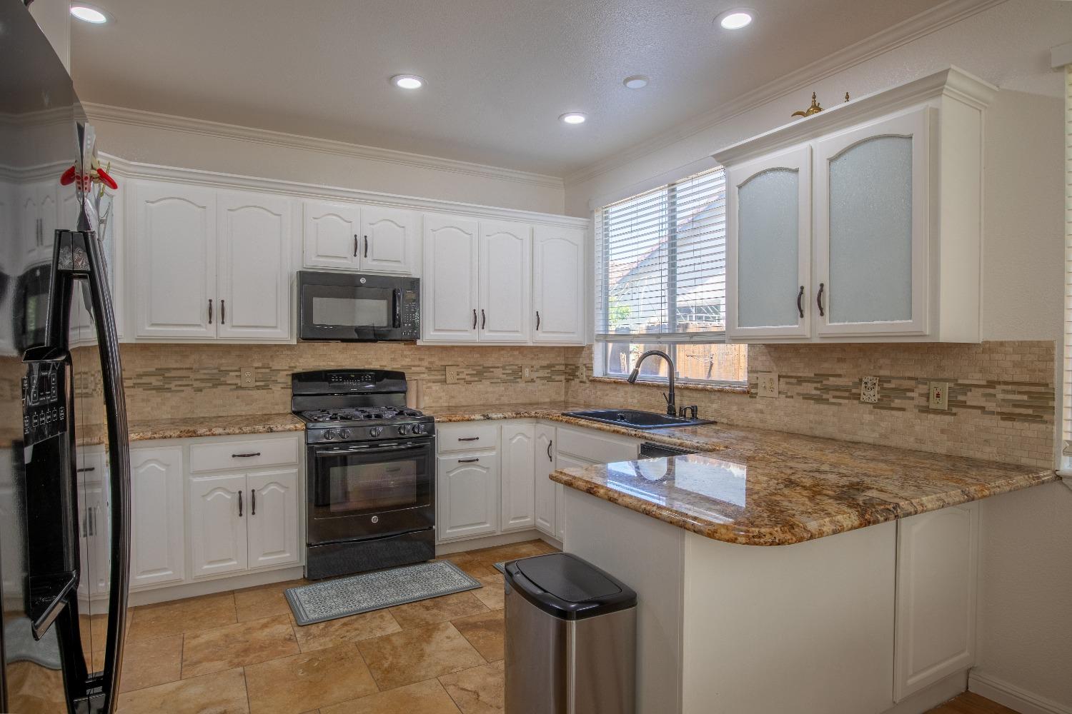 Detail Gallery Image 16 of 42 For 6520 Barnwood Ct, Citrus Heights,  CA 95621 - 4 Beds | 2/1 Baths