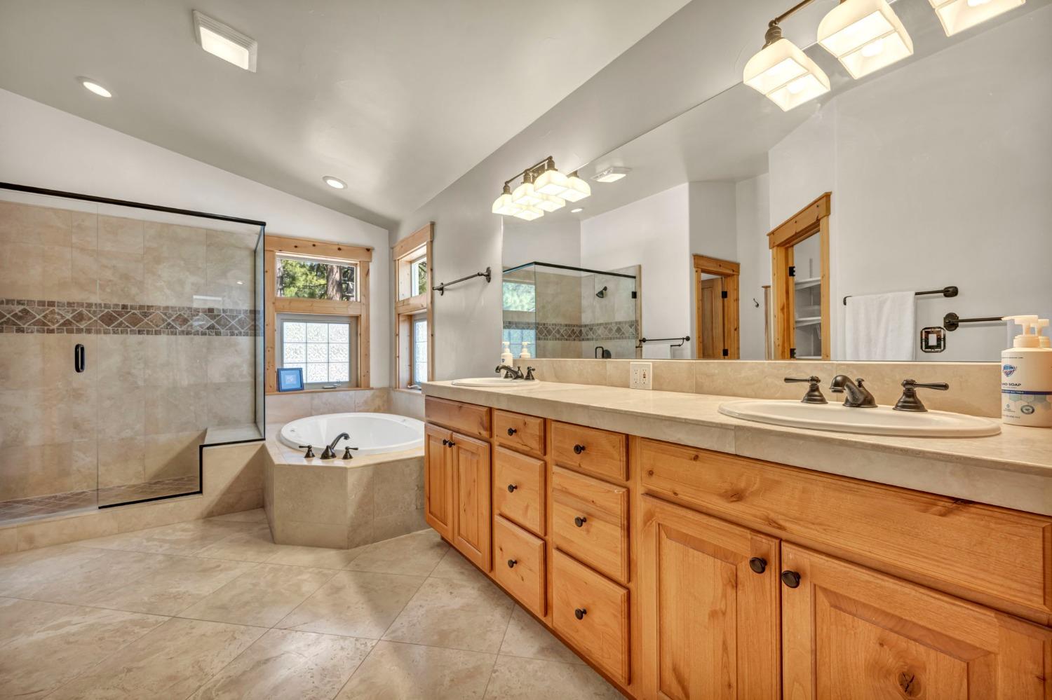 Detail Gallery Image 30 of 98 For 13940 Tyrol Rd, Truckee,  CA 96161 - 4 Beds | 3/1 Baths