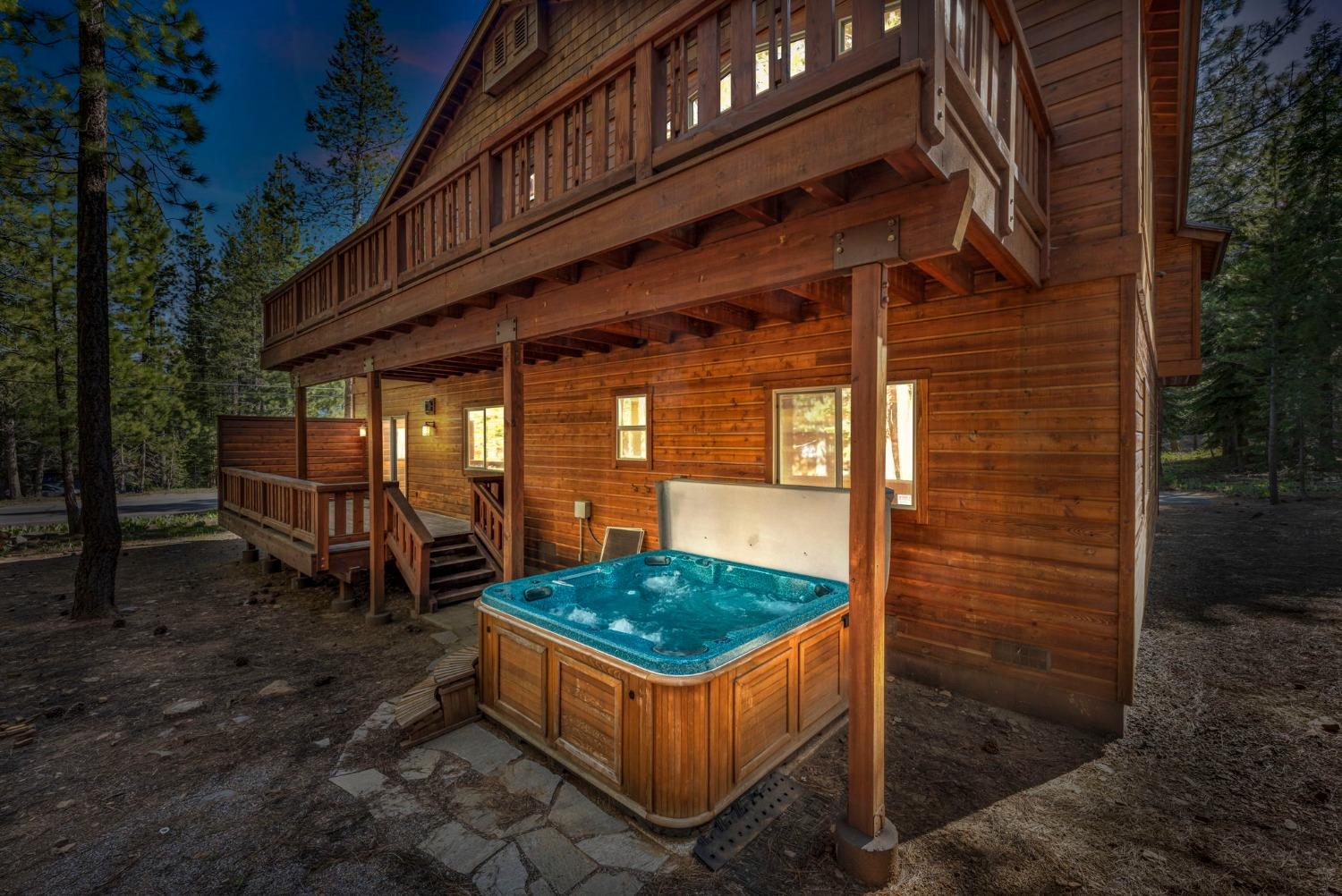 Detail Gallery Image 5 of 98 For 13940 Tyrol Rd, Truckee,  CA 96161 - 4 Beds | 3/1 Baths