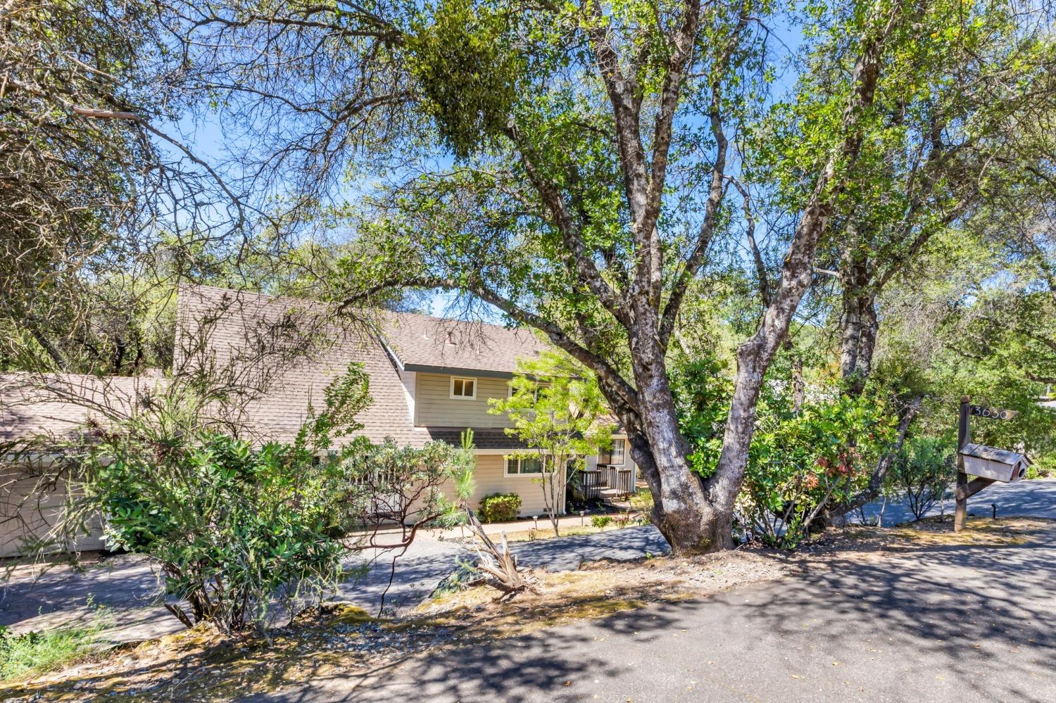 Detail Gallery Image 5 of 54 For 3630 Millbrae Rd, Cameron Park,  CA 95682 - 4 Beds | 4 Baths