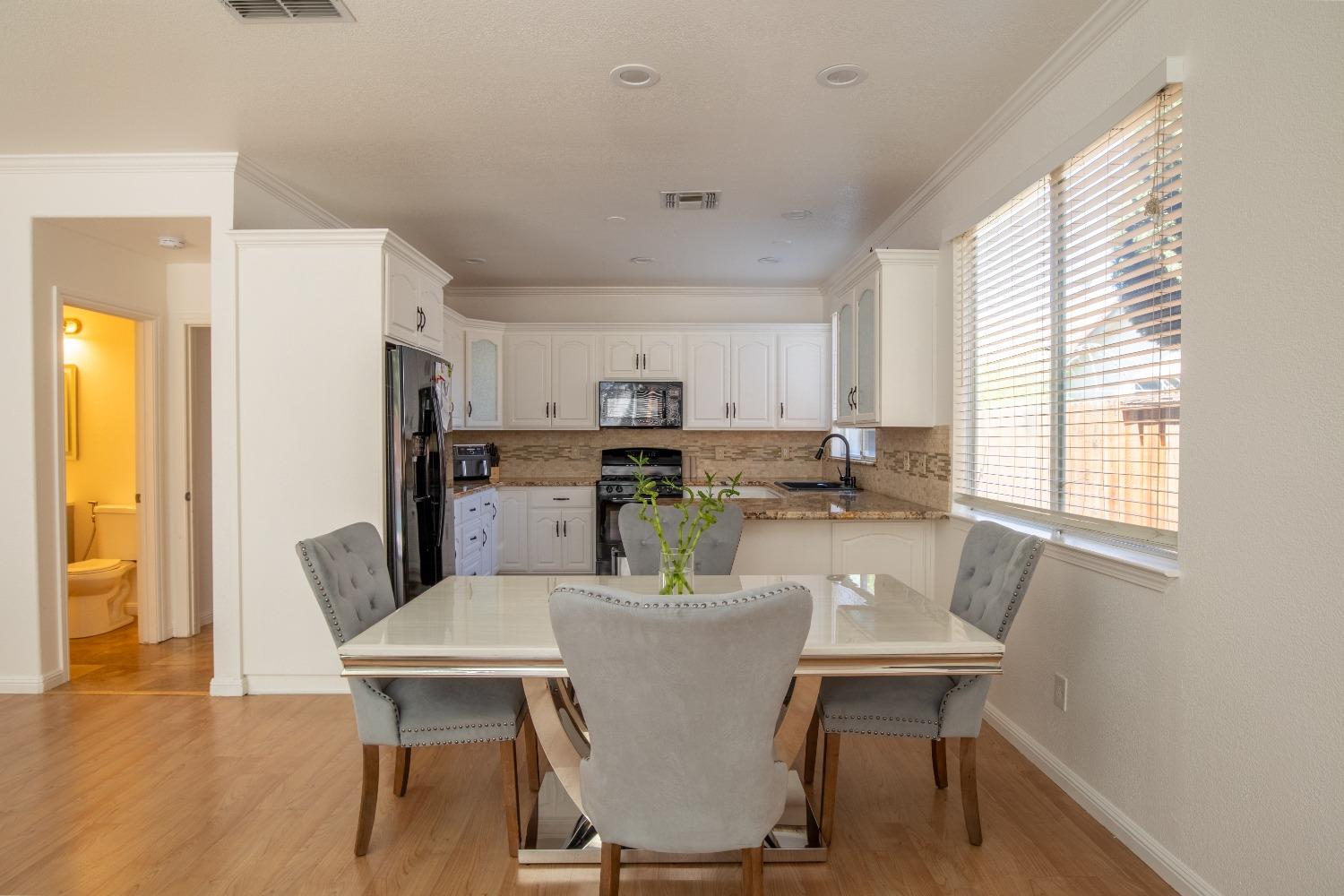 Detail Gallery Image 15 of 42 For 6520 Barnwood Ct, Citrus Heights,  CA 95621 - 4 Beds | 2/1 Baths