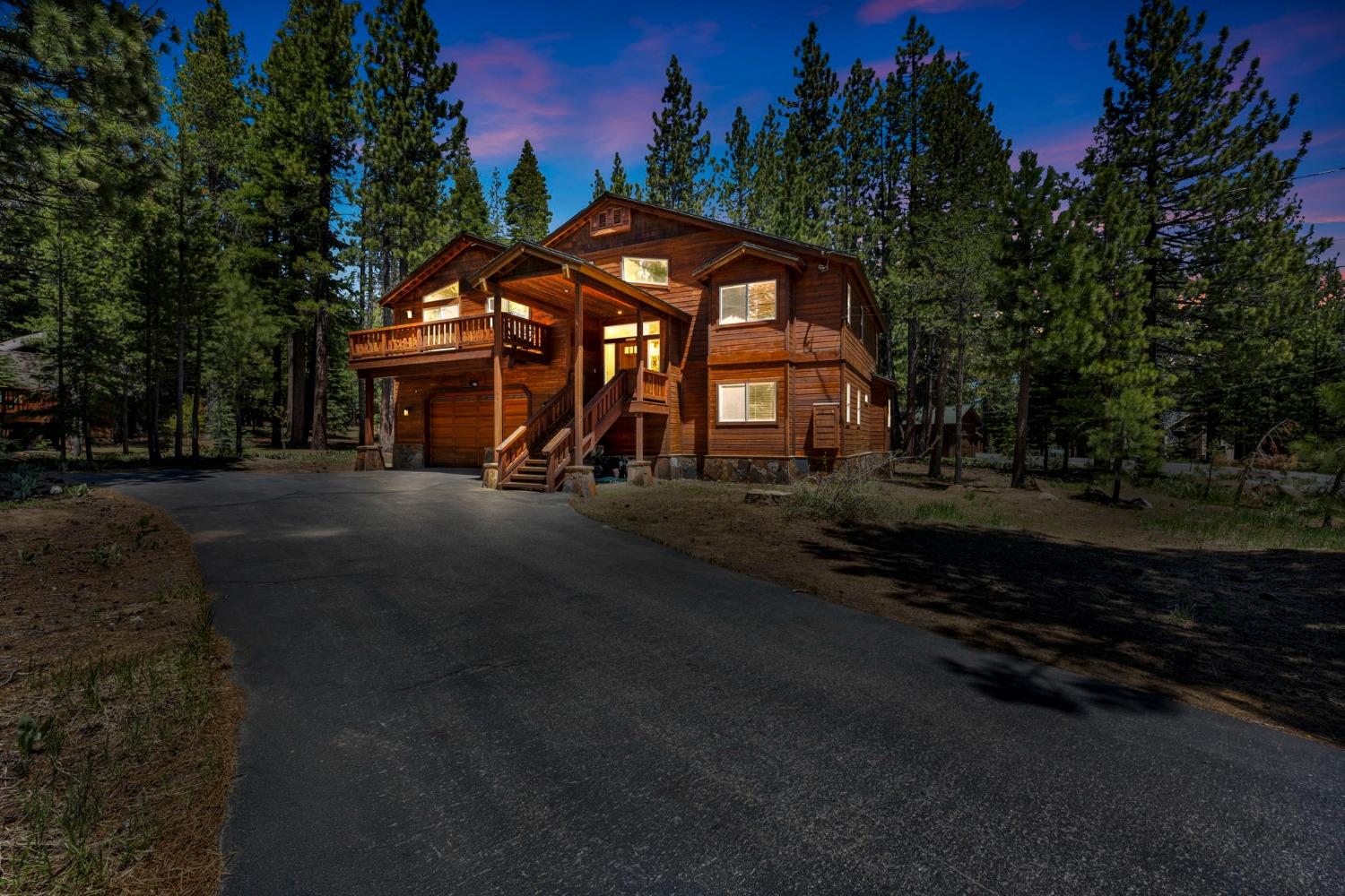 Detail Gallery Image 3 of 98 For 13940 Tyrol Rd, Truckee,  CA 96161 - 4 Beds | 3/1 Baths