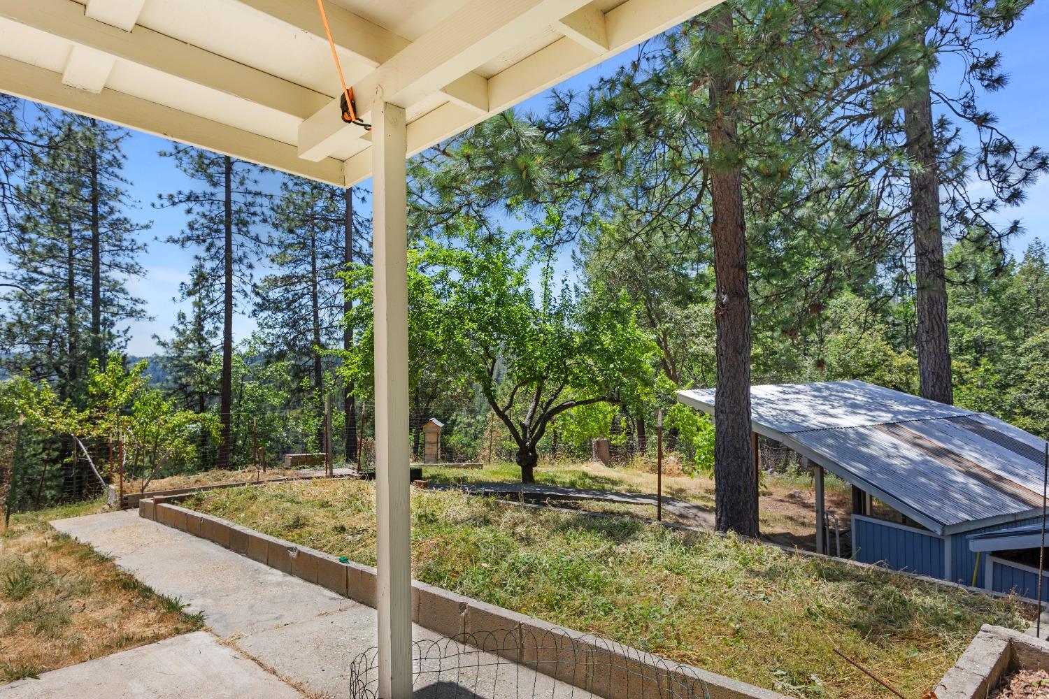 Detail Gallery Image 3 of 40 For 1550 Garrett Rd, Gold Run,  CA 95717 - 2 Beds | 2 Baths