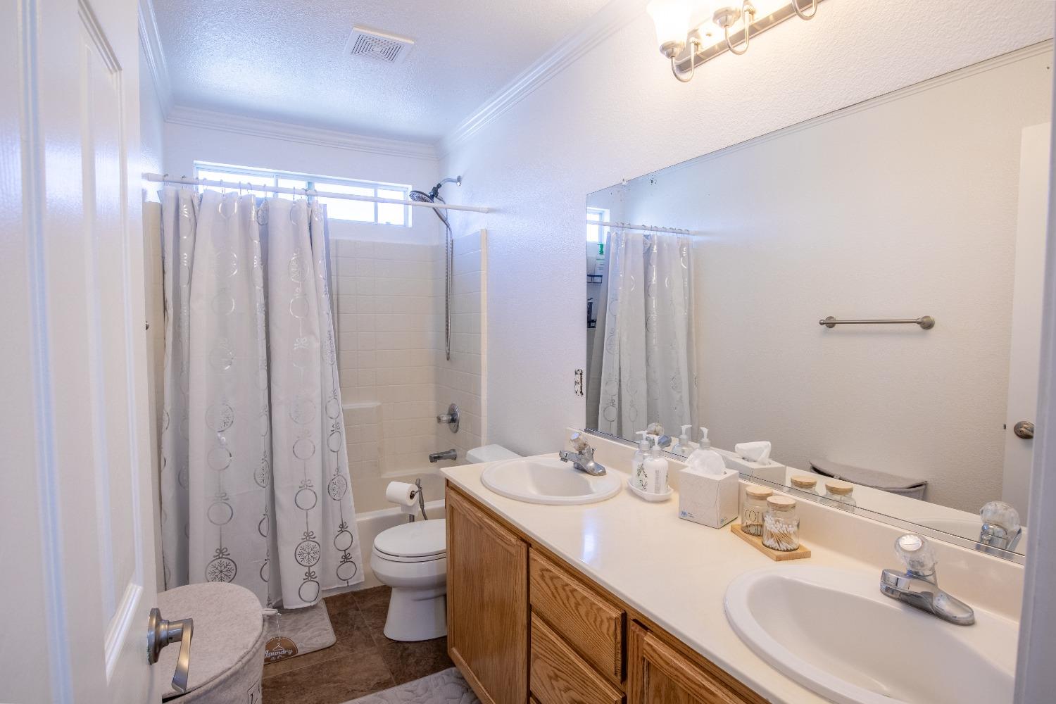 Detail Gallery Image 35 of 42 For 6520 Barnwood Ct, Citrus Heights,  CA 95621 - 4 Beds | 2/1 Baths