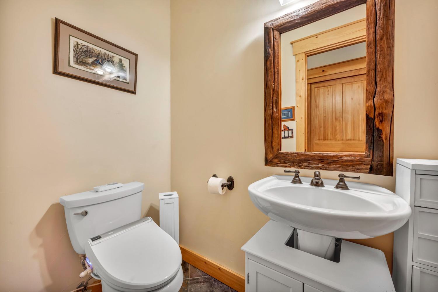 Detail Gallery Image 37 of 98 For 13940 Tyrol Rd, Truckee,  CA 96161 - 4 Beds | 3/1 Baths