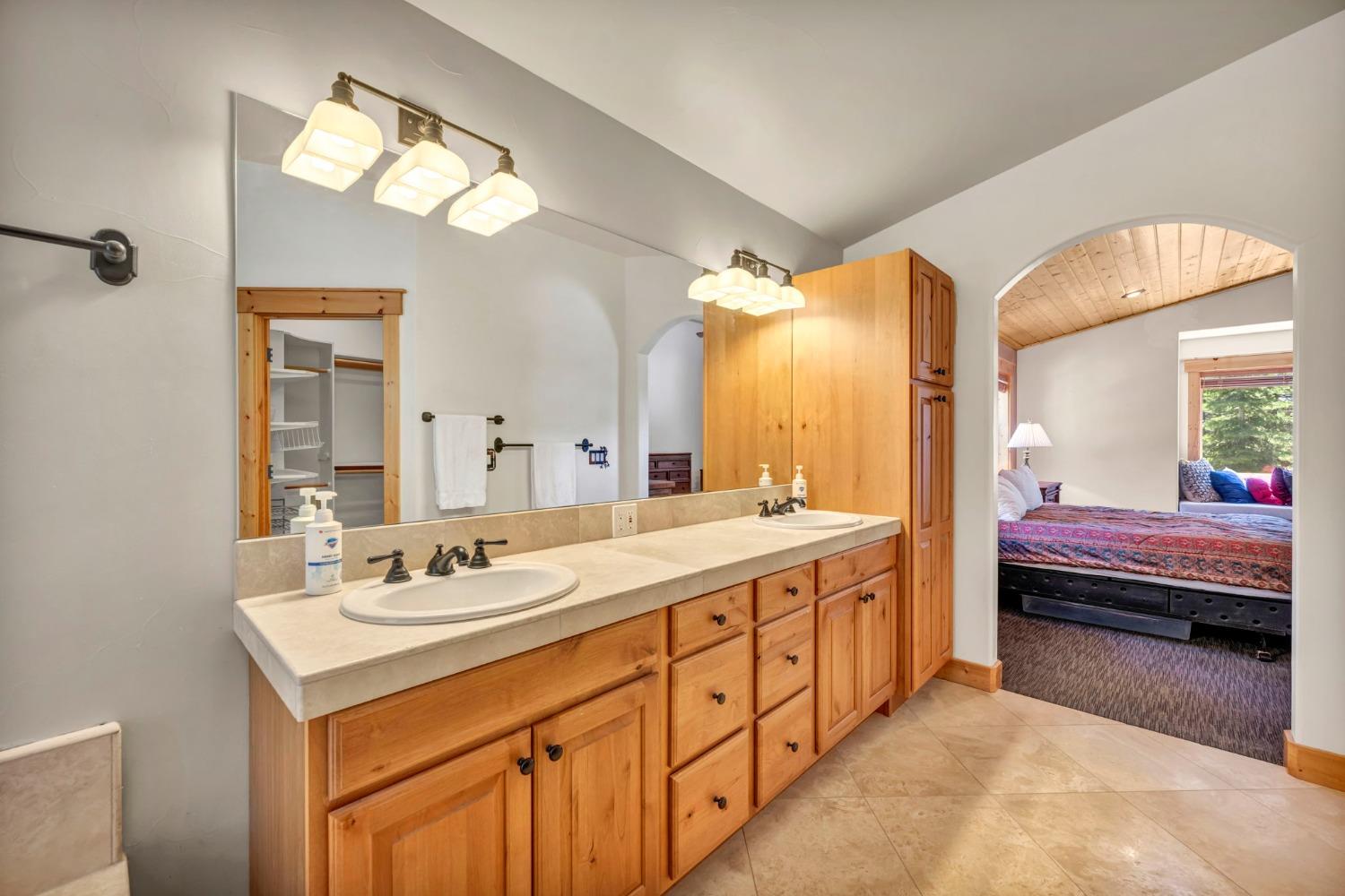 Detail Gallery Image 31 of 98 For 13940 Tyrol Rd, Truckee,  CA 96161 - 4 Beds | 3/1 Baths