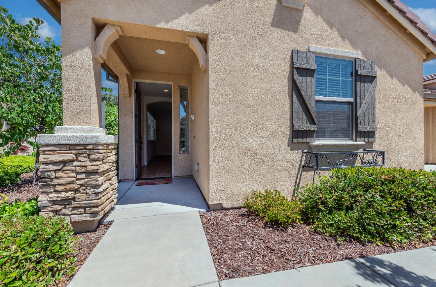 Detail Gallery Image 2 of 27 For 1353 Volonne Dr, Roseville,  CA 95747 - 2 Beds | 2 Baths