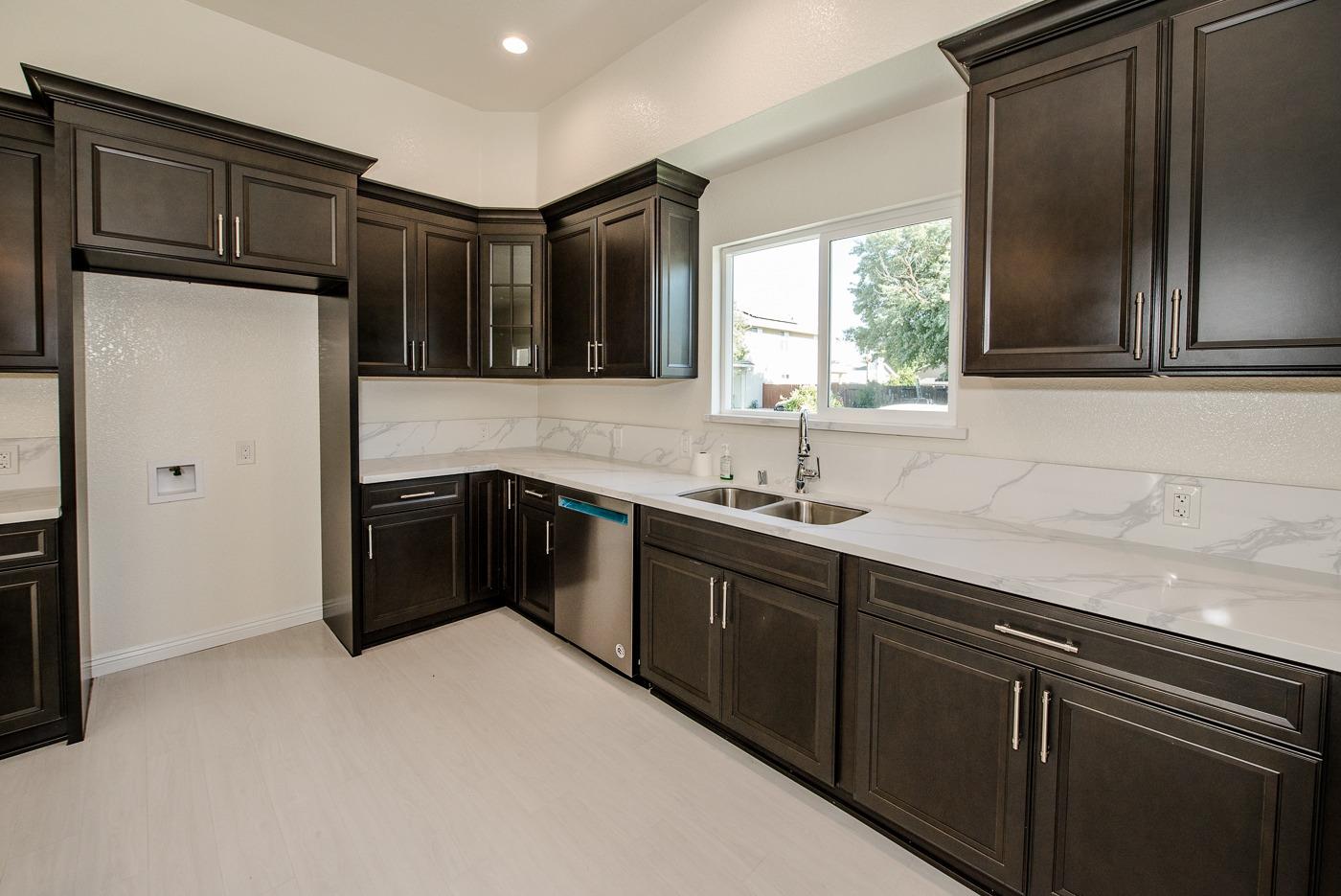 Detail Gallery Image 5 of 37 For 1535 Hutchison Valley Dr, Woodland,  CA 95776 - 3 Beds | 2 Baths