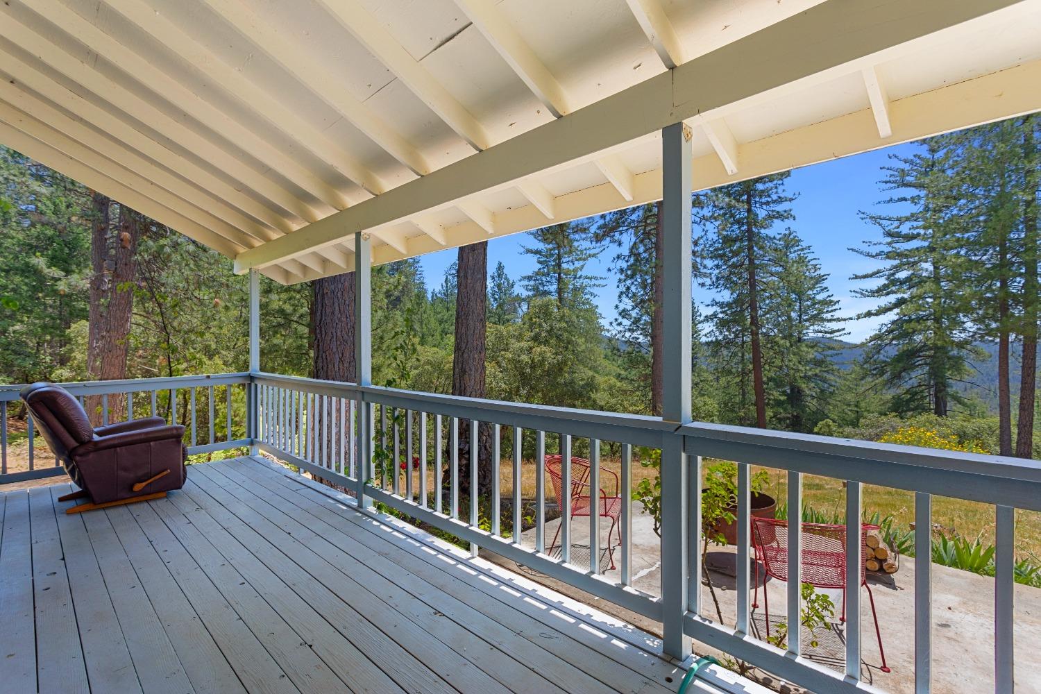 Detail Gallery Image 2 of 40 For 1550 Garrett Rd, Gold Run,  CA 95717 - 2 Beds | 2 Baths