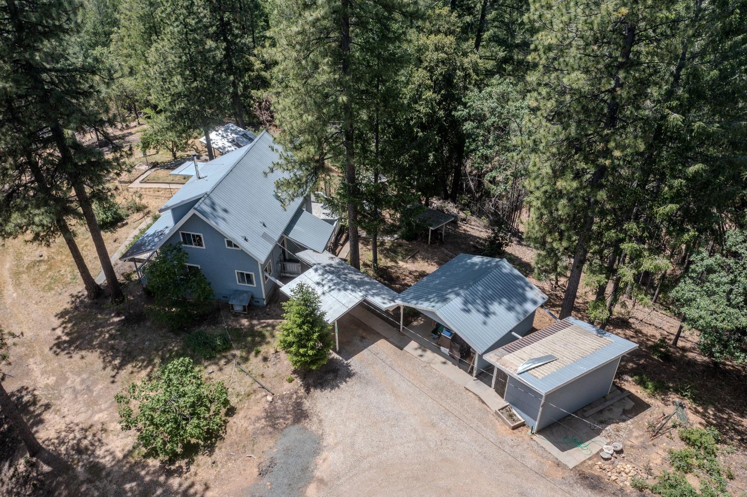 Detail Gallery Image 4 of 40 For 1550 Garrett Rd, Gold Run,  CA 95717 - 2 Beds | 2 Baths