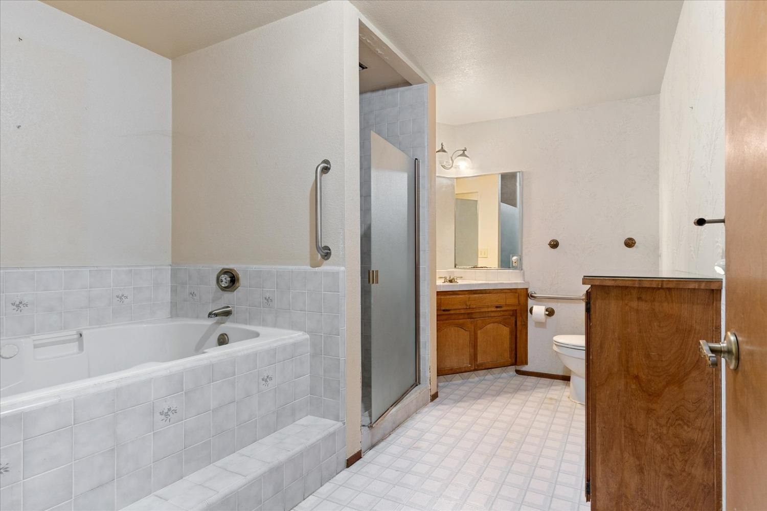 Detail Gallery Image 15 of 52 For 1410 Barry Rd, Yuba City,  CA 95993 - 3 Beds | 2/1 Baths