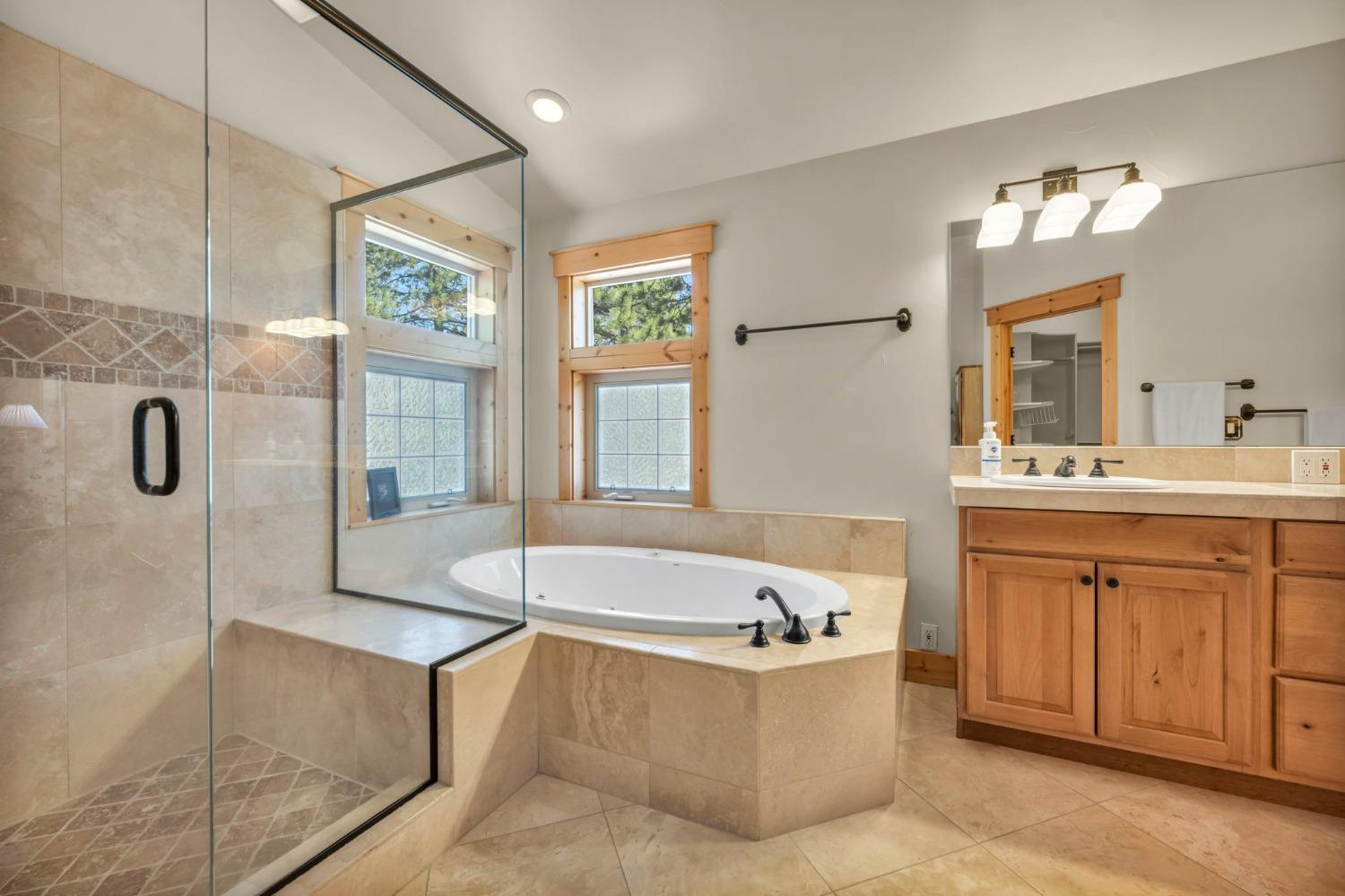 Detail Gallery Image 11 of 98 For 13940 Tyrol Rd, Truckee,  CA 96161 - 4 Beds | 3/1 Baths