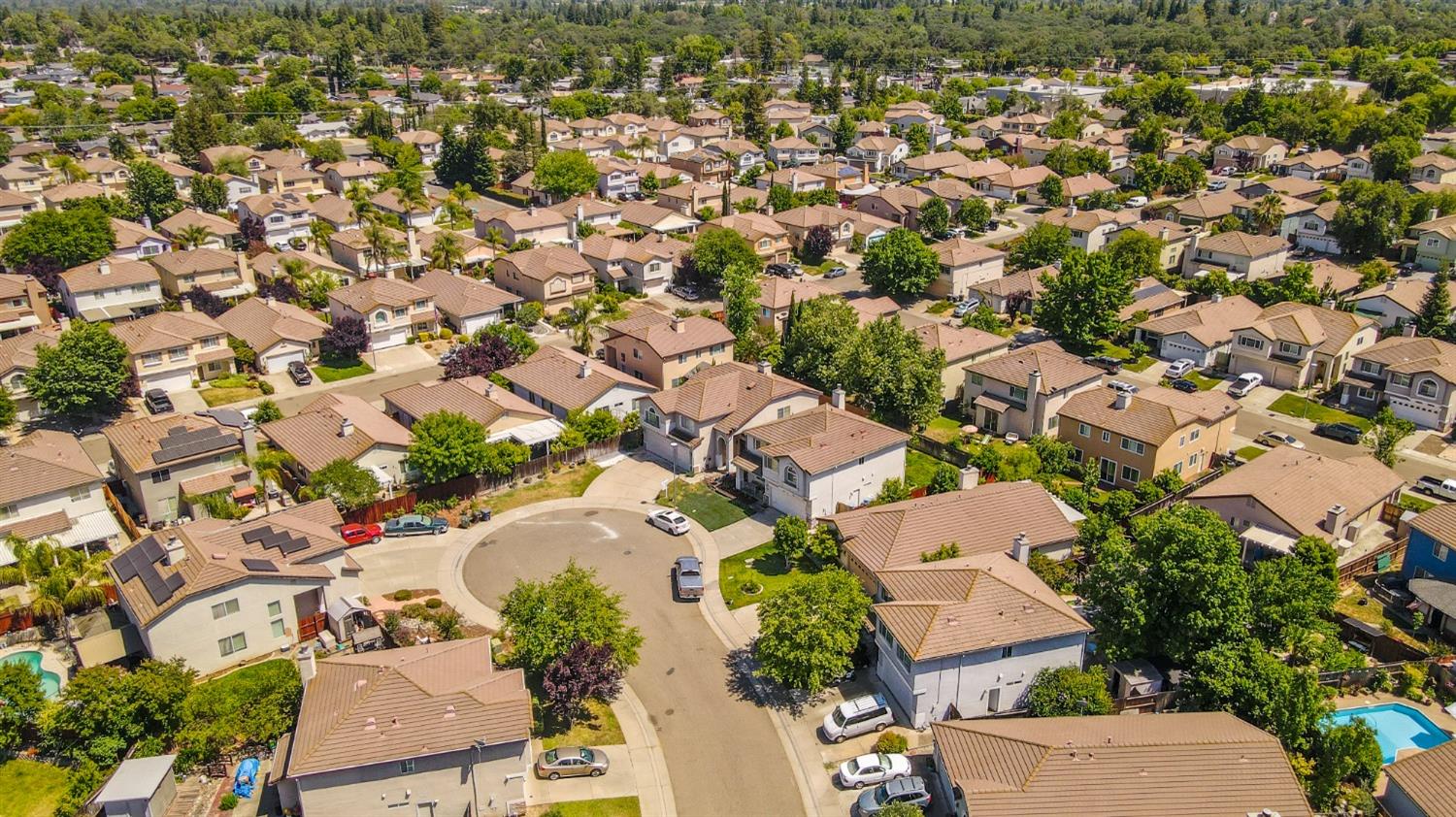 Detail Gallery Image 8 of 42 For 6520 Barnwood Ct, Citrus Heights,  CA 95621 - 4 Beds | 2/1 Baths