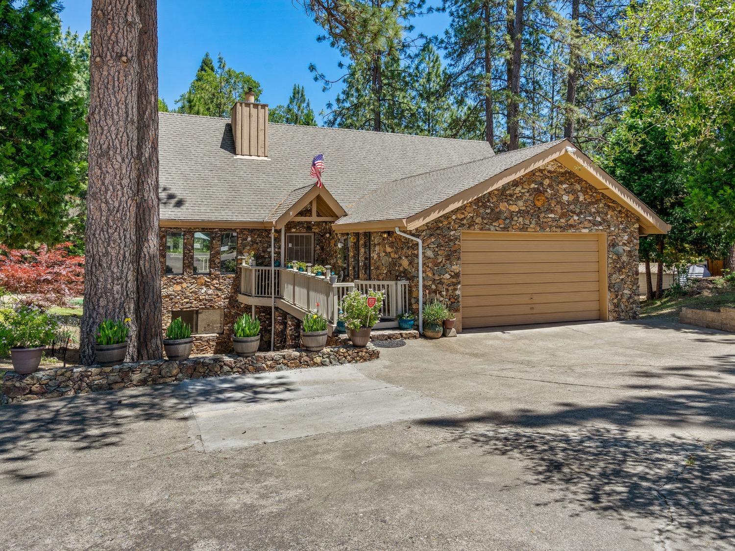 Detail Gallery Image 2 of 49 For 2769 Boardwalk St, Placerville,  CA 95667 - 5 Beds | 2/1 Baths