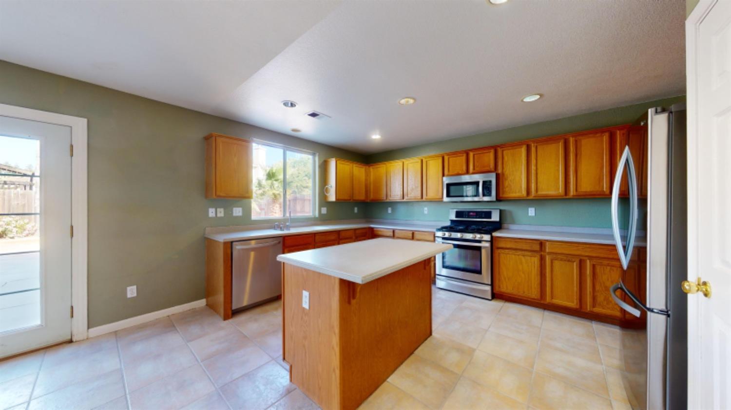 Detail Gallery Image 15 of 55 For 1170 S Highland Ave, Ripon,  CA 95366 - 4 Beds | 2/1 Baths