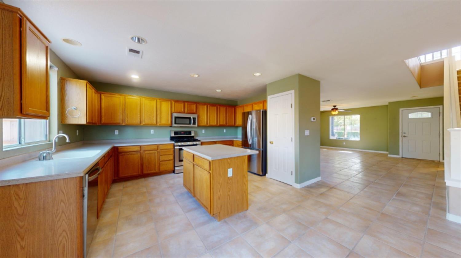 Detail Gallery Image 12 of 55 For 1170 S Highland Ave, Ripon,  CA 95366 - 4 Beds | 2/1 Baths