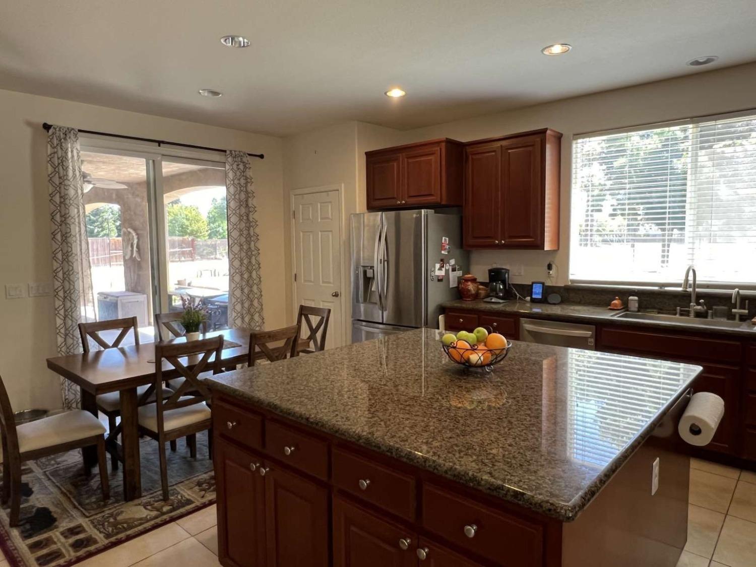 Detail Gallery Image 13 of 33 For 14425 Spyglass Cir, Chowchilla,  CA 93610 - 5 Beds | 3/1 Baths