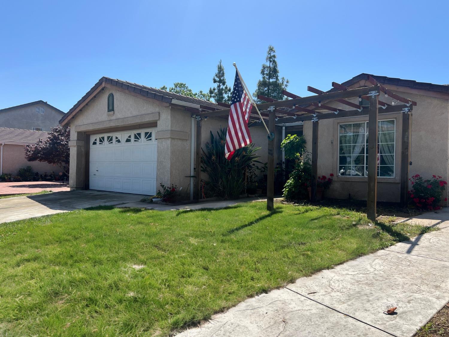 Detail Gallery Image 1 of 1 For 2122 Sandpebble St, Stockton,  CA 95206 - 3 Beds | 2 Baths