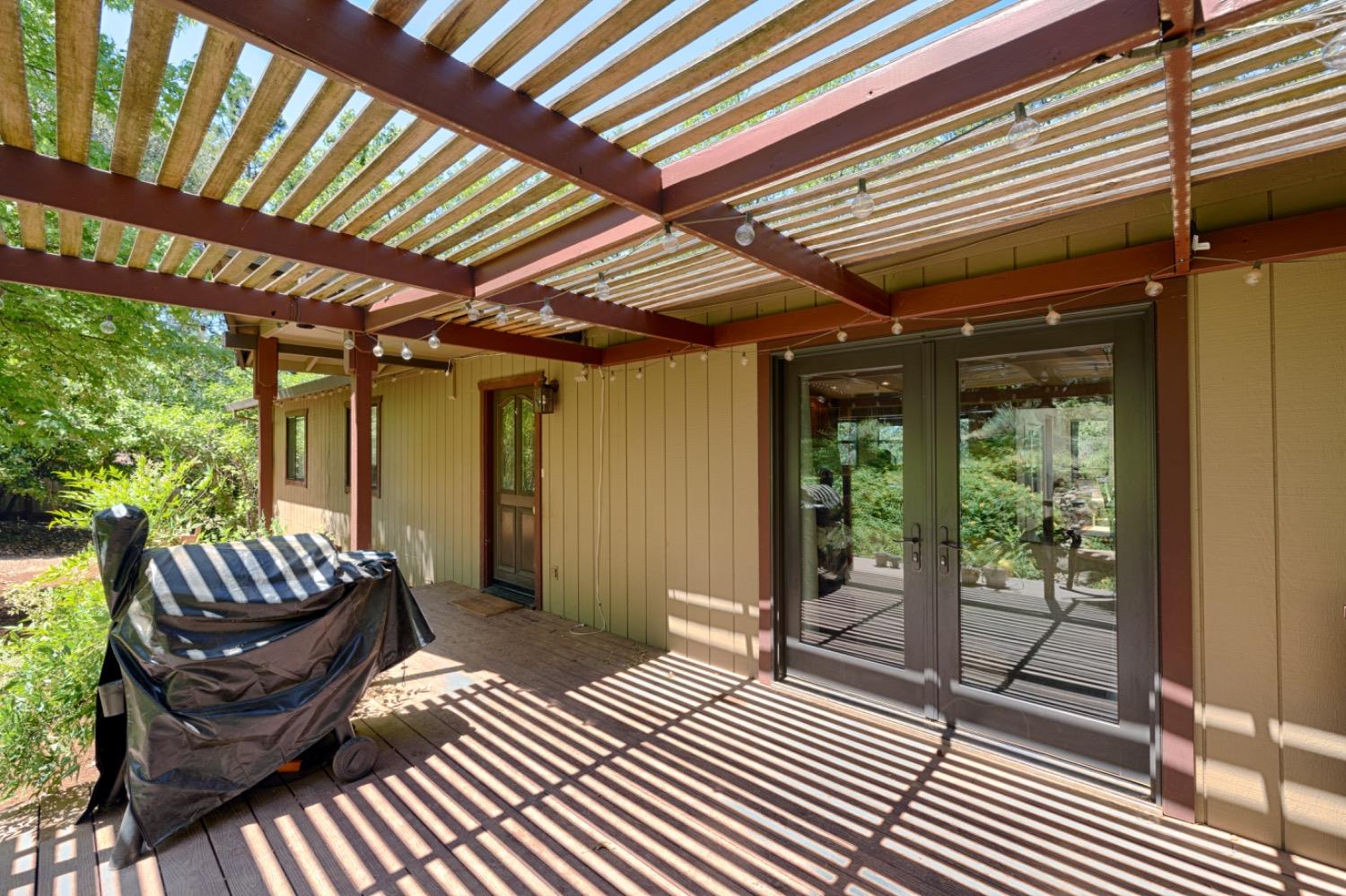 Detail Gallery Image 4 of 44 For 19650 Placer Hills Rd, Colfax,  CA 95713 - 3 Beds | 2 Baths