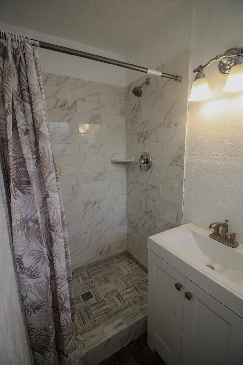 Detail Gallery Image 6 of 11 For 771 April Ln, Yuba City,  CA 95991 - 3 Beds | 2 Baths