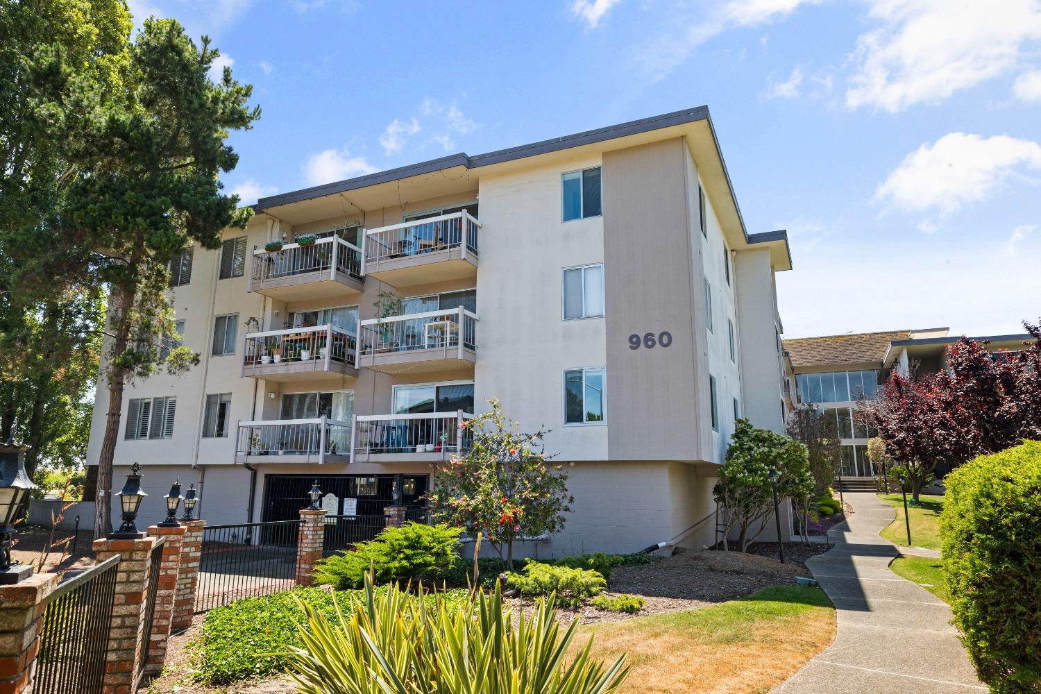 Shorepoint Court #109, Alameda, California image 3