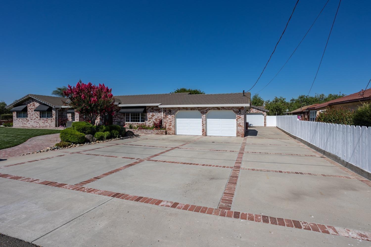 Detail Gallery Image 5 of 41 For 16093 Prescott Rd, Manteca,  CA 95336 - 3 Beds | 3 Baths