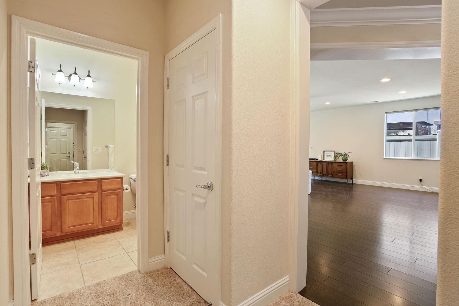 Detail Gallery Image 14 of 55 For 2375 Degroot Ln, Manteca,  CA 95336 - 2 Beds | 2 Baths