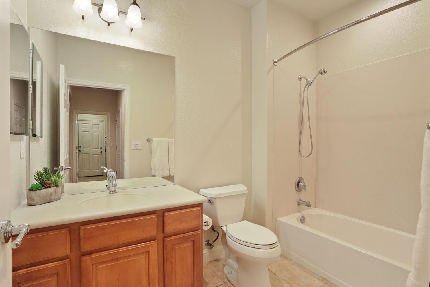 Detail Gallery Image 15 of 55 For 2375 Degroot Ln, Manteca,  CA 95336 - 2 Beds | 2 Baths