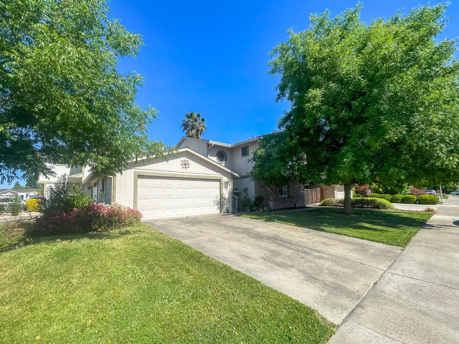 Detail Gallery Image 1 of 1 For 70 Windubey Cir, Sacramento,  CA 95831 - 2 Beds | 2/1 Baths