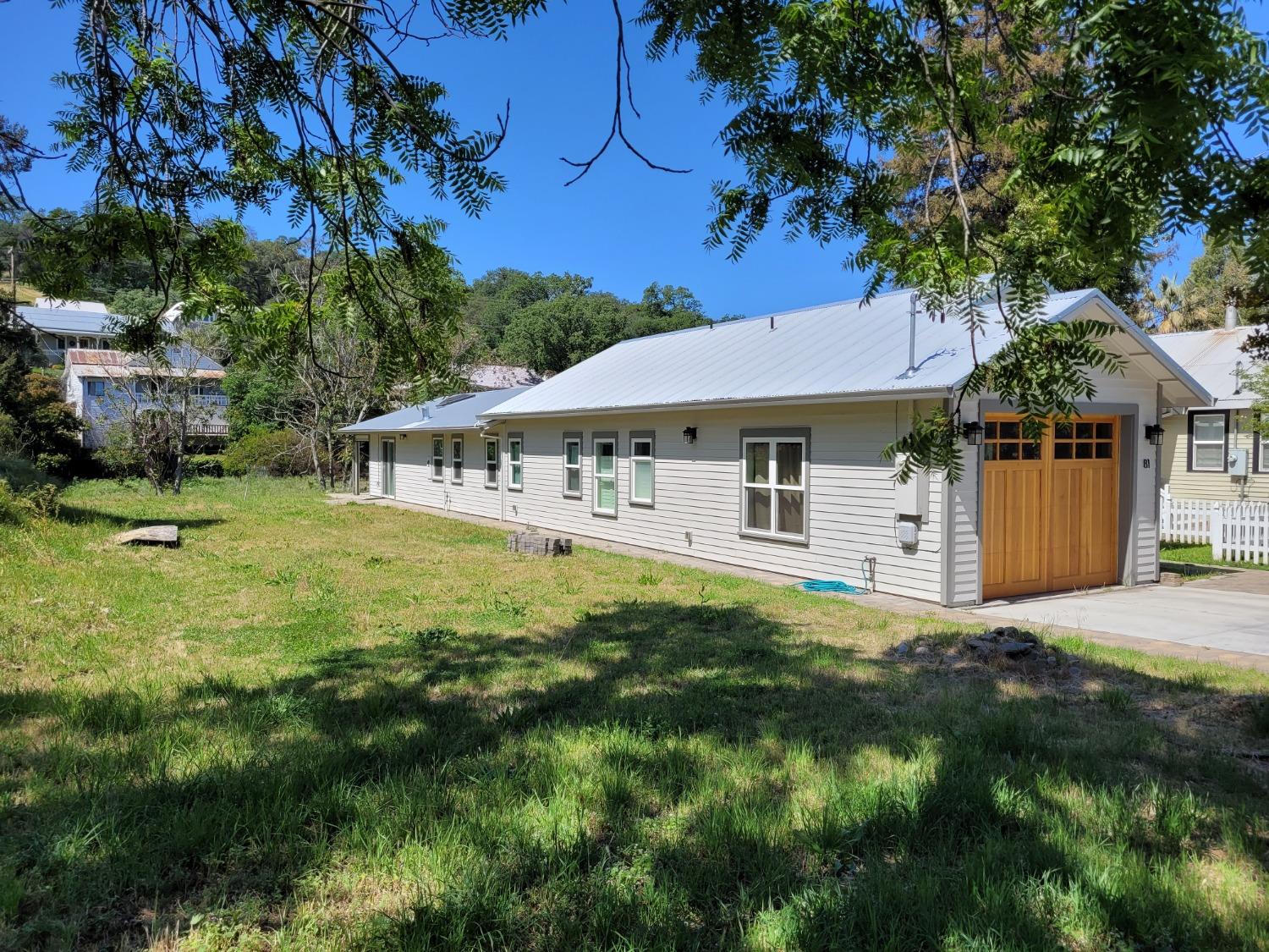 Detail Gallery Image 2 of 10 For 81 Spanish St, Sutter Creek,  CA 95685 - 2 Beds | 2 Baths